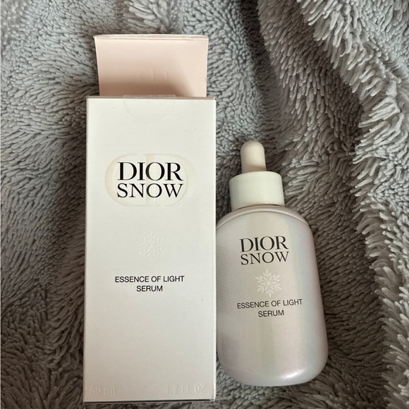 Dior | Skincare | Dior Snow Essence Of Light Serum 5ml New In Box